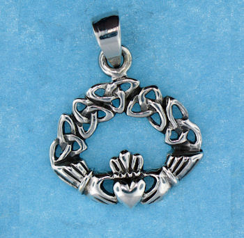 model a767-117 claddagh pendant enlarged view